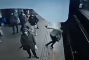 В Брюсселе мужчина столкнул женщину под приближающийся поезд