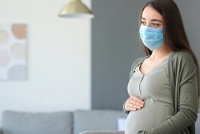 Медики заявили, что если беременная женщина не привилась от COVID-19 и переболела, то у ребёнка снизится интеллект