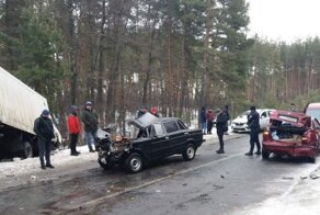 Авария дня. Замес пяти автомобилей на трассе под Харьковом