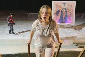 Оголились, окунулись, опубликовали: девушки, принявшие участие в крещенских купаниях 2022 года