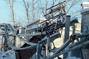 Водитель "Лады" успел выскочить из авто в момент обрушения теплотрассы