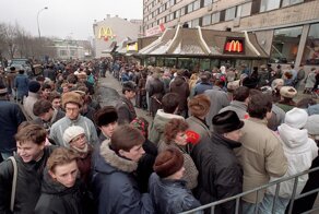 Как появились и как развивались фастфуды: от Древнего Рима до McDonald’s