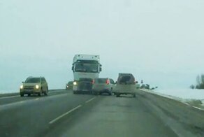 Авария дня. Женщина и девочка пострадали в ДТП на трассе в Новосибирской области