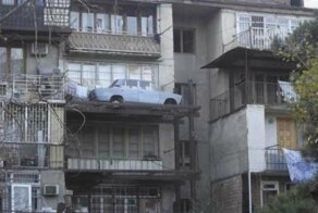 10 балконов, которые могут многое рассказать про их хозяев