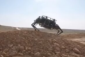 В Китае создали военного робота, который сможет быть разведчиком, грузчиком или курьером