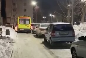 В Татарстане водитель отказался убирать свою машину ради скорой с ребенком