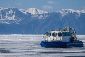 Туры по льду Байкала пользуются ажиотажным спросом