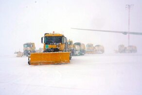 В Греции — «снежный выходной», в Турции — бунт из-за «пробки» в аэропорту Стамбула