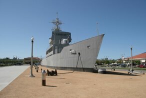 Рождённый не плавать: зачем в США строили корабли, которые никогда не спускали на воду