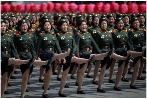 Сильные в своей слабости, слабые в своей силе: о женщинах в армиях мира