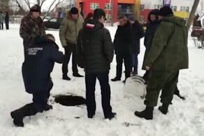 В Тверской области почти сутки искали 7-летнего мальчика, который упал в канализационный люк