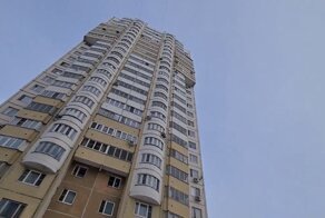 Врачи строят версии: как восьмиклассница выжила, упав с балкона 22 этажа