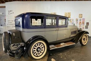 Locomobile Model 8-80 — Дерево, велюр и рядная восьмерка