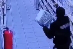Нелепая попытка неадекватного мужчины украсть подгузники
