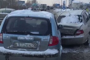 Подрезал «Дастер», «Нексия» въехала в сугроб, а виновата автомобилистка на «Гетце»