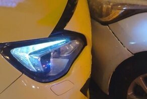 В Петербурге водитель вытащил угонщика прямо из движущейся машины