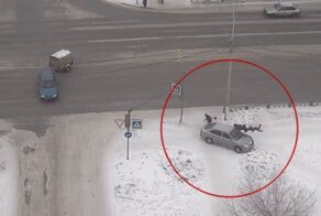 В Магнитогорске автомобиль вылетел на тротуар и сбил трёх человек, включая ребёнка