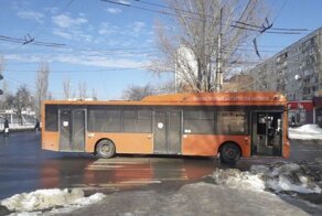 Шла по переходу и на зеленый: наезд автобуса на пешехода в Волгограде