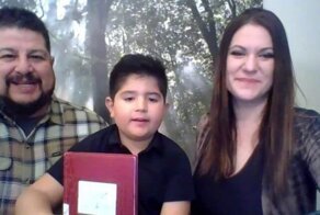 За что восьмилетний мальчуган получил писательскую премию?