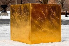 Нью-Йорку показали куб из чистого золота