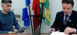 В Иркутской области глава района запутался в шпаргалках на прямом эфире