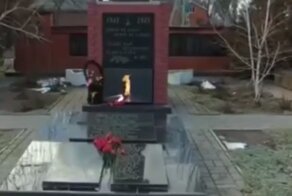 Телевизор вместо Вечного огня: небольшой посёлок удивил россиян