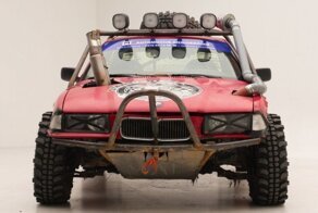 Дикий внедорожник BMW, который отлично подойдет для главной роли в «Безумном Максе»
