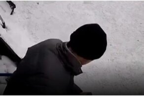 Мужчина пострадал, пытаясь распилить болгаркой бочку