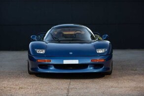 Редкий гоночный Jaguar XJR-15 из 90-х, предназначенный для дорог общего пользования