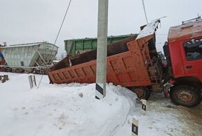 Авария дня. Момент столкновения состава и самосвала под Тверью