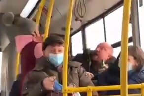 Два водителя автобусов делили пассажиров в спарринге, пока один не взял в руки нож