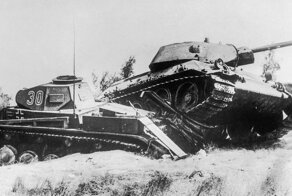 Как советские танкисты таранили вражеские танки и бронепоезда