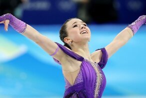 С Валиевой сняли отстранение, российским олимпийцам оставили командное "золото"