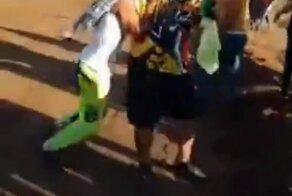 Мужчина спас невнимательного зрителя 