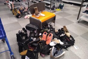 Эти люди показали свои дурные манеры в общественных местах