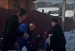 Водитель обиделся и напал на бригаду скорой помощи