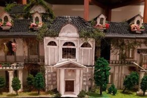 Пока кто-то мечтает, другие делают: парень из США собрал из картона заброшенный особняк с зомби