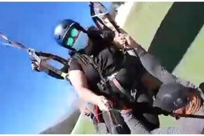 Инструктор зацепился за параплан и чуть не погиб