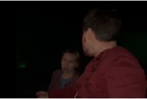 Мужчина ударил зрителя, закинувшего ноги на кресло в зале кинотеатра