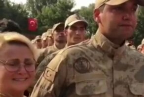 Встреча матери с сыном после долгой разлуки