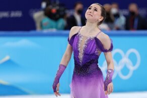 Бегунья из США обвинила МОК в расизме за допуск Валиевой