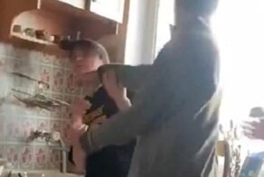 Заслуженный тиран: дирижёр и педагог побил старшую дочь во время "воспитательной беседы"