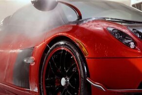Релаксация для петролхедов: мойка суперкара Pagani за 4,5 миллиона долларов