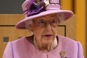 Корону - королеве! Елизавета II заразилась коронавирусной инфекцией