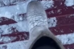 Полезный совет при чистке крыши зимой