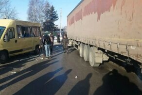 Авария дня. Пассажиры маршрутки пострадали в ДТП в Чувашии