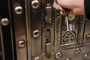 Необычный сейф из XIX века