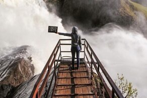 Пара семь лет путешествует по миру, и показывает крутые места
