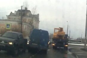 Буксировали, буксировали, да не выбуксировали: Массовое ДТП в Санкт-Петербурге