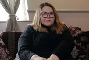 Англичанка четыре года лечится после таинственного укуса на сафари